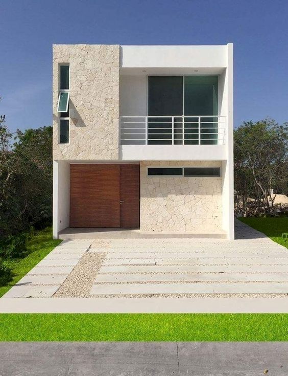 Façade de maison moderne à l'architecture simple.