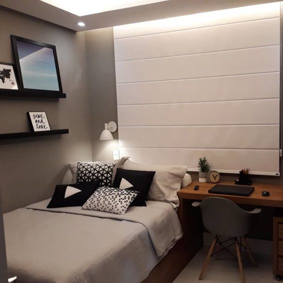 Décor de petit appartement avec chambre double noire, grise et blanche.