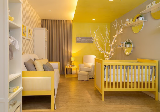 chambre bébé grise et jaune