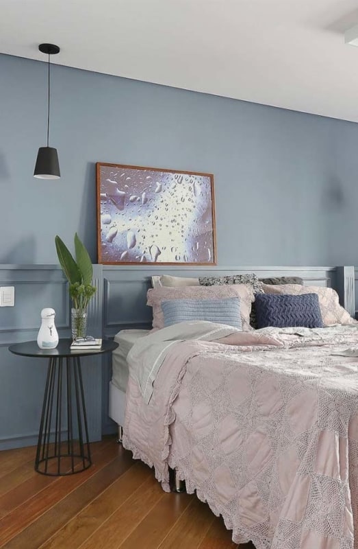 chambre double bleue avec bardage