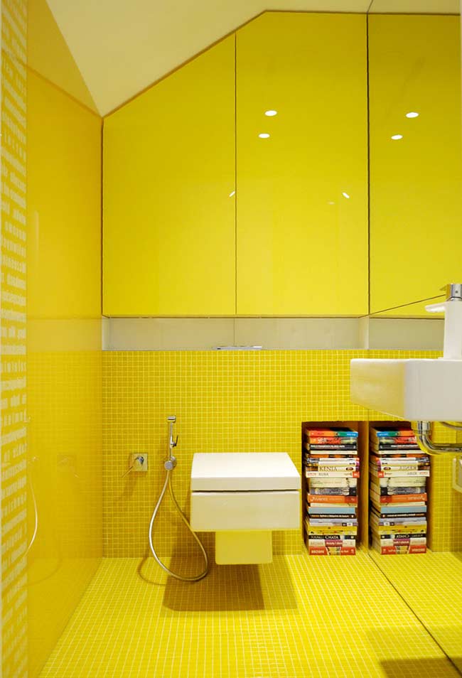 Salle de bain jaune canari