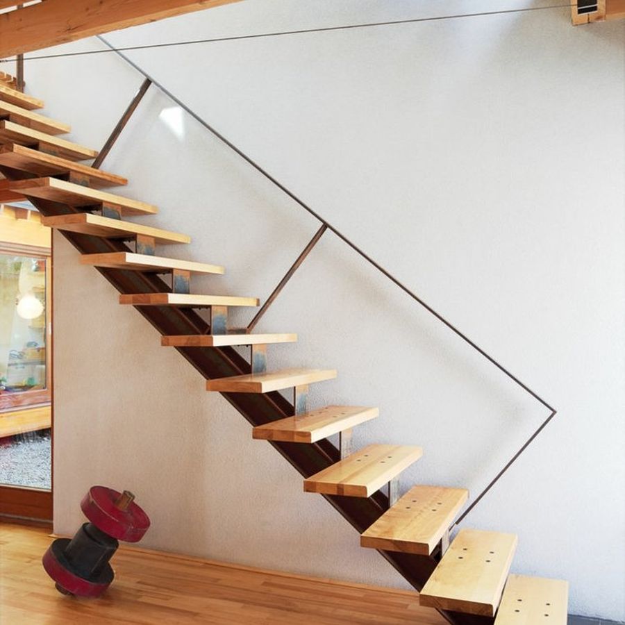 Escaliers en bois et en verre.