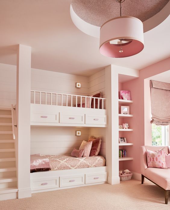 lit superposé avec tiroirs et alcôve rose