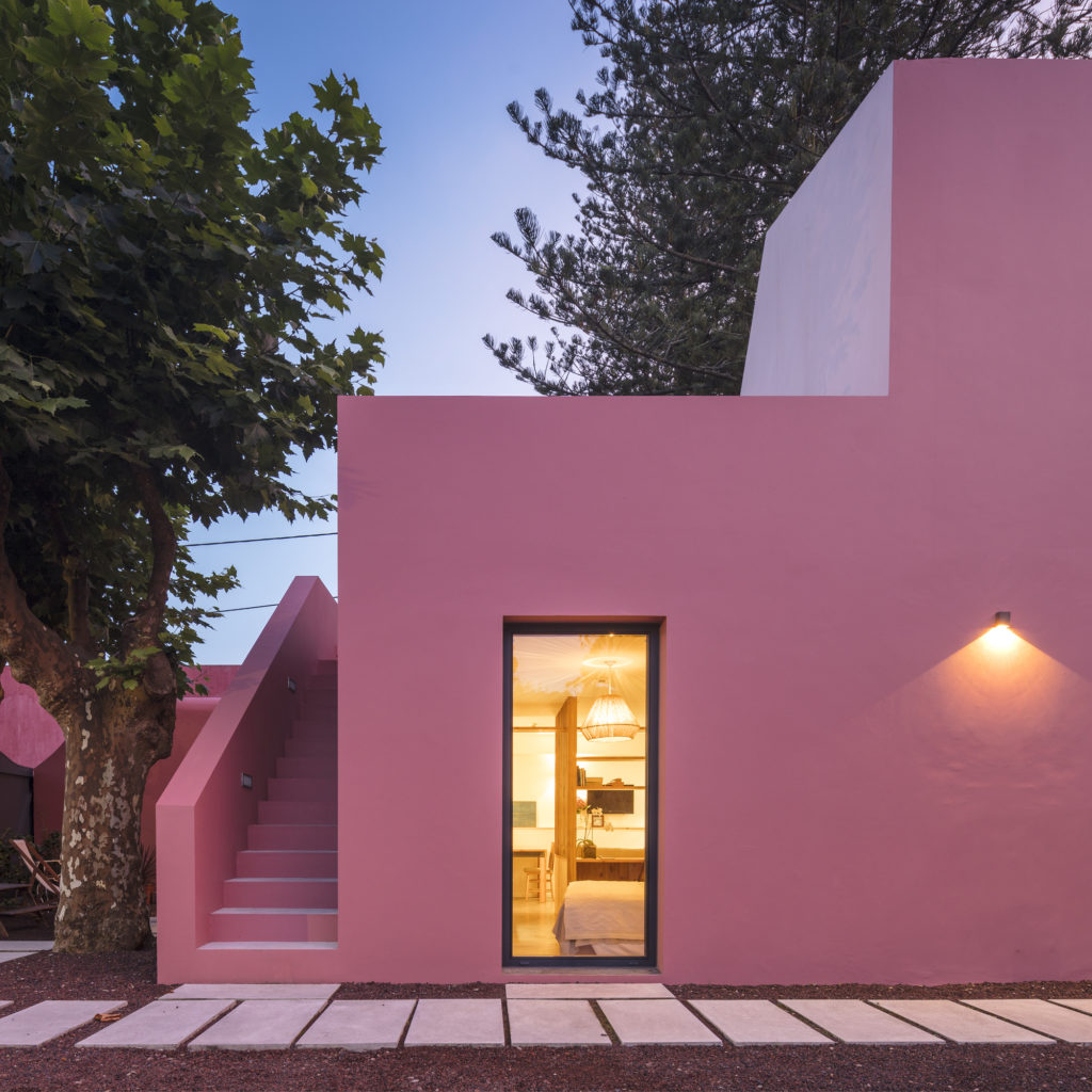 maison moderne rose