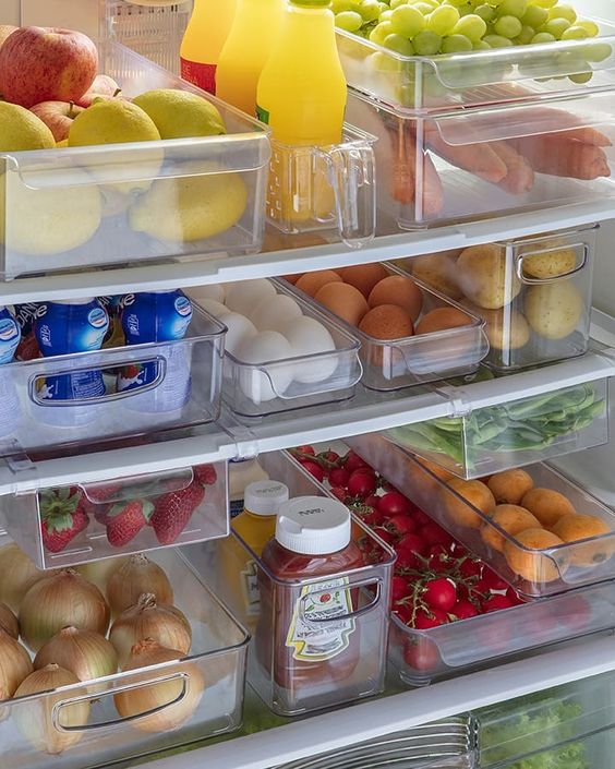 Réfrigérateur organisé avec étagères en acrylique