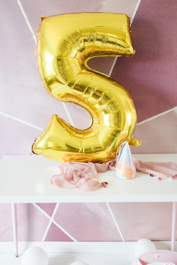 Ballons avec chiffres et lettres pour l'anniversaire de bébé