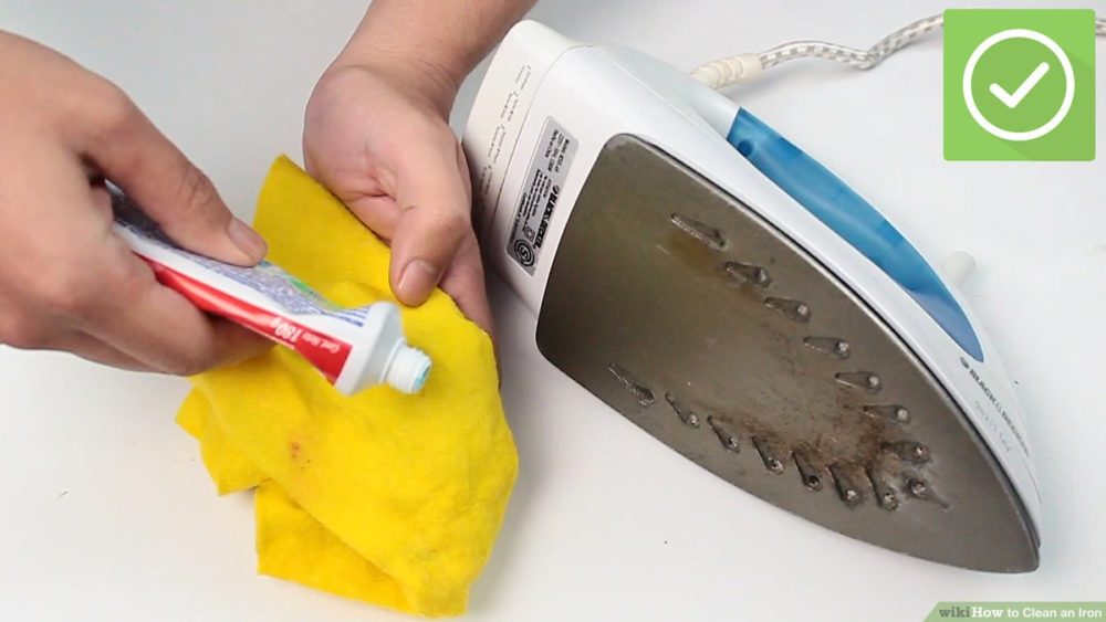 Comment nettoyer un fer à repasser avec du dentifrice.