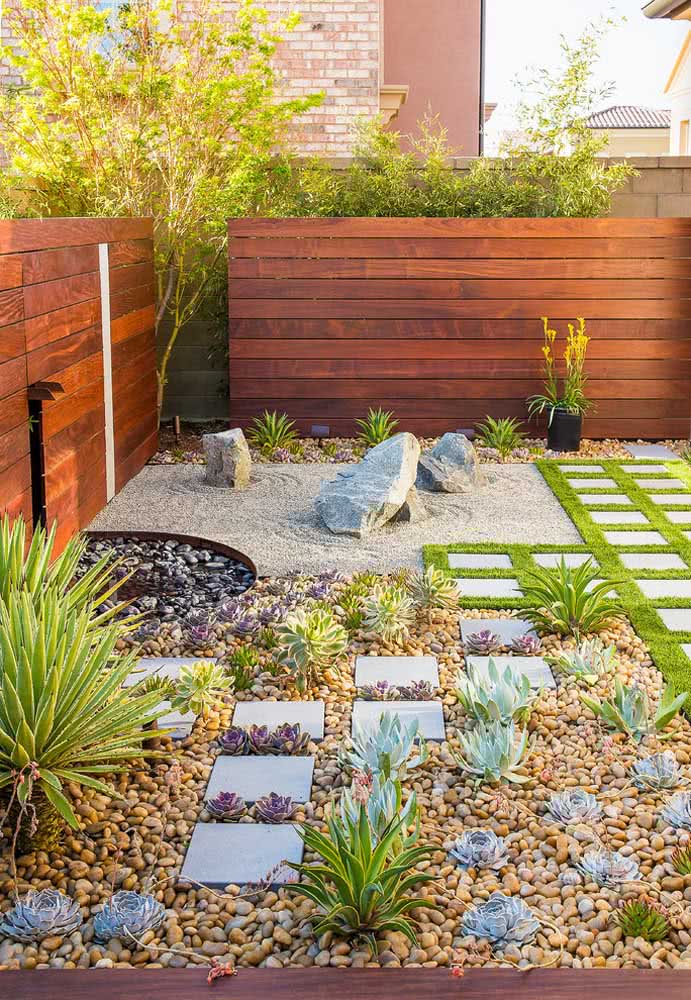 Une autre idée est de combiner différents types de pierres pour composer votre jardin.