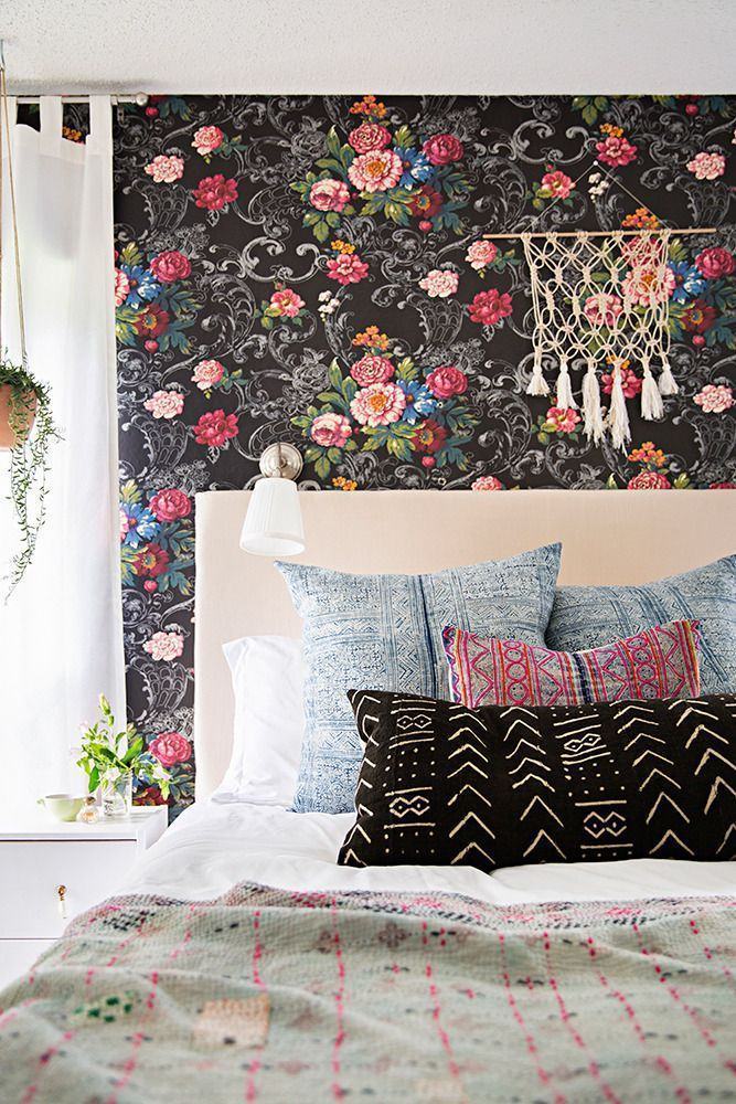 Chambre double avec papier peint floral bohème