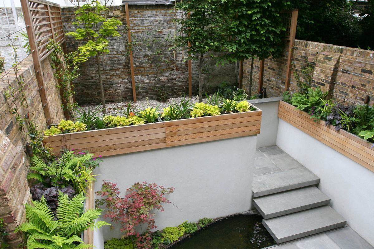 Profitez et décorez les murs des espaces extérieurs avec de petits jardins.