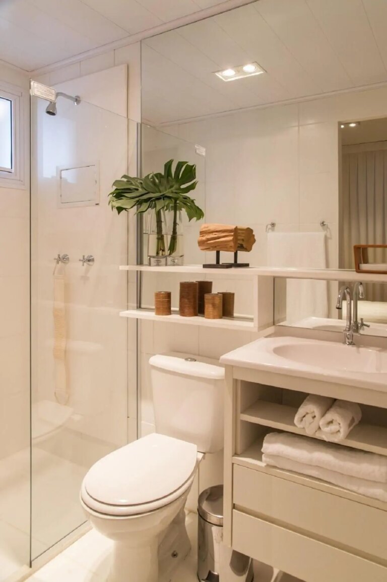 decoração moderna para banheiro planejado com pendente branco Foto Wodfreview