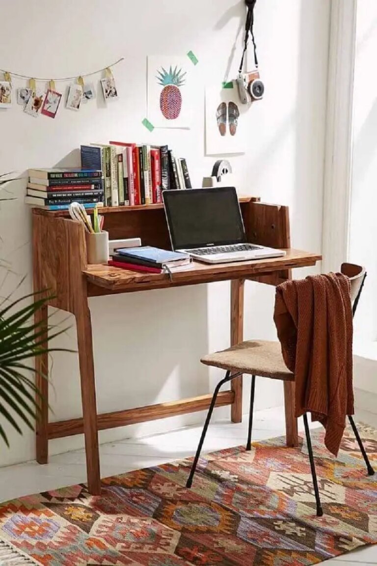 decoração clean com cadeira e escrivaninha para estudo de madeira Foto Casa de Valentina