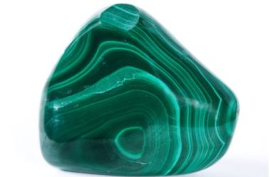 À propos de la malachite, une pierre verte qui élimine la négativité et donne une nouvelle énergie