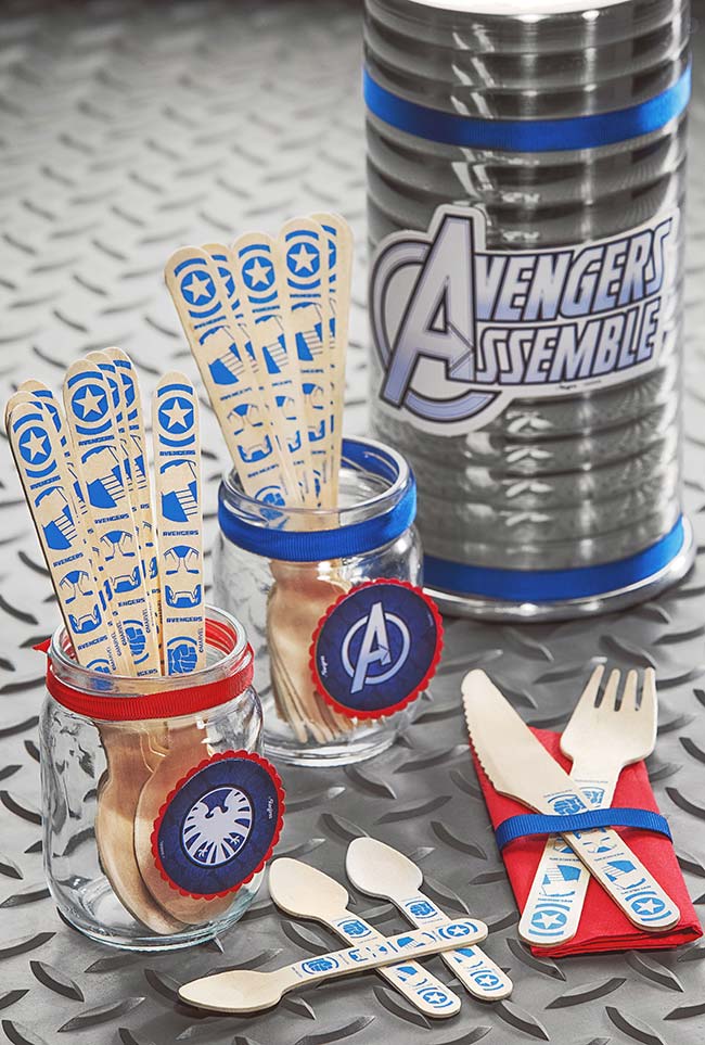 Couverts en bois pour Avengers Party