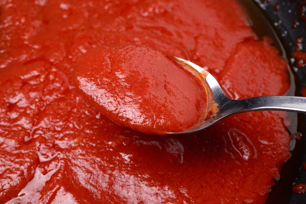 Comment nettoyer une casserole avec de la sauce tomate