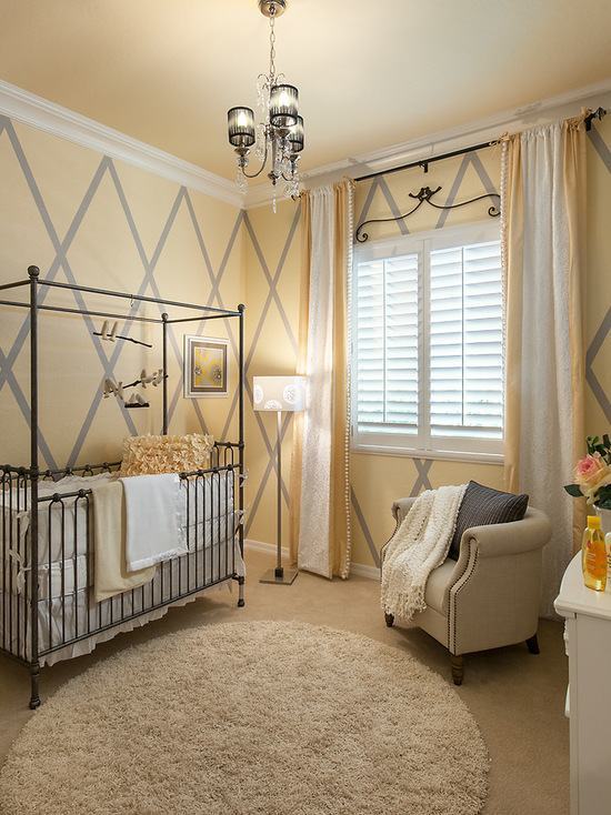 Chambre bébé jaune style provençal