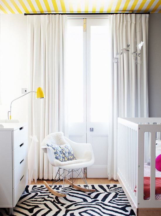 Les finitions de plafond créent un effet ludique que les bébés adorent