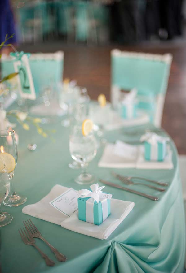 Détail décor de table à manger bleu Tiffany