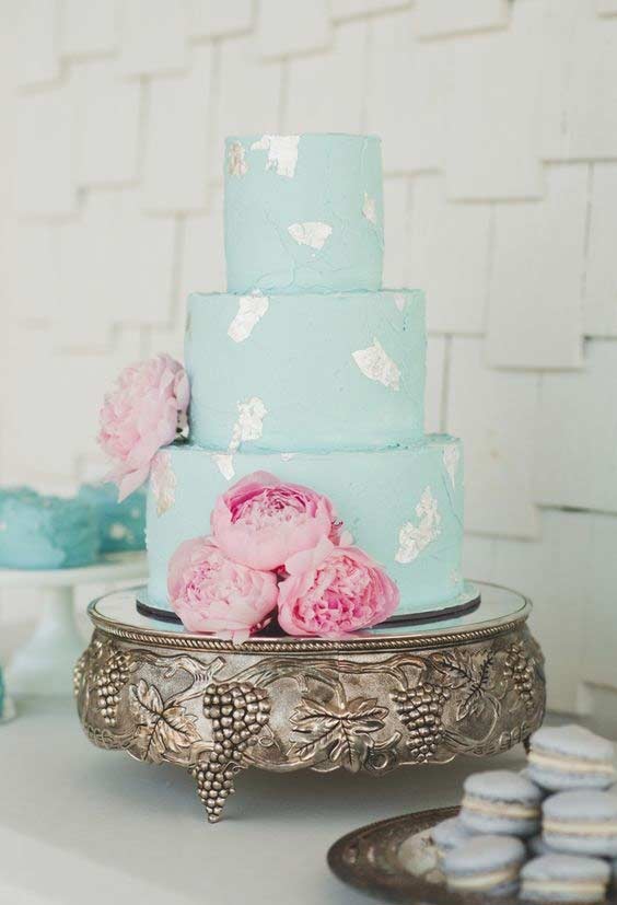 Gâteau bleu Tiffany avec des détails argentés