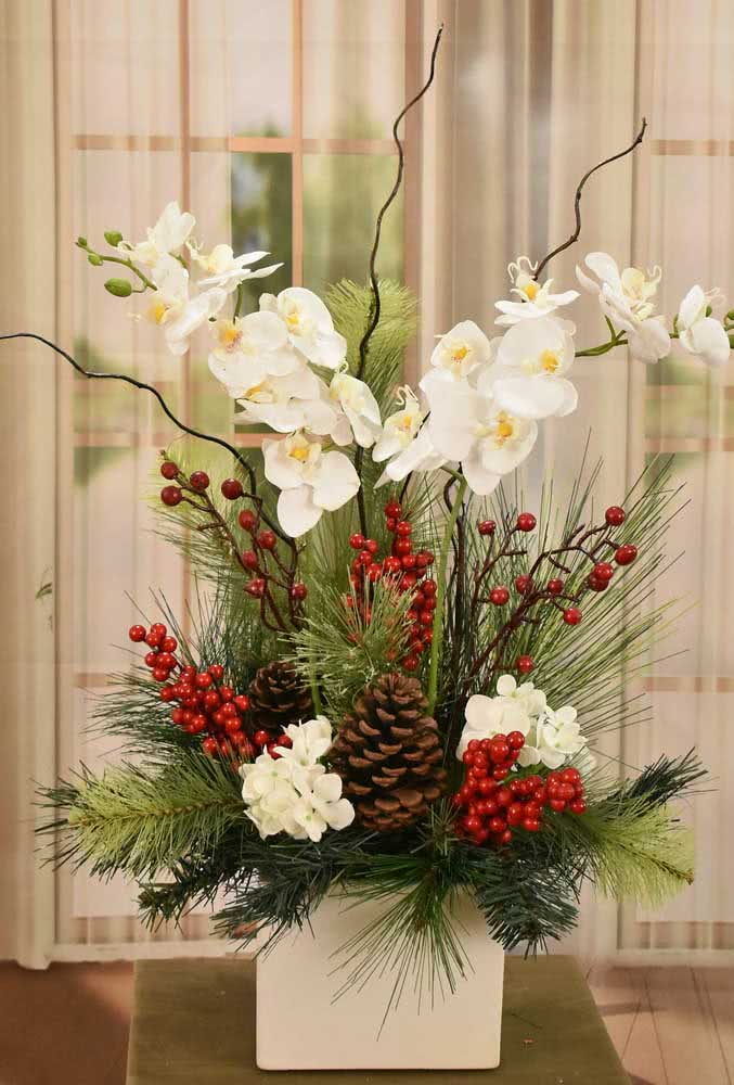 Décorations de Noël avec des orchidées blanches