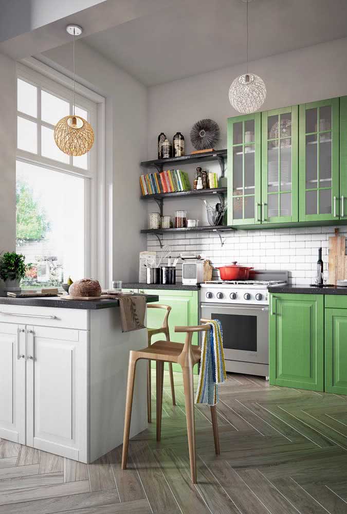 Le style rétro de cette cuisine en U aux meubles verts et blancs