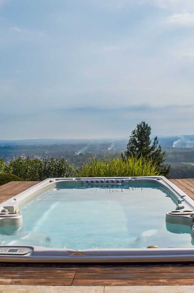Grande piscine avec vue panoramique