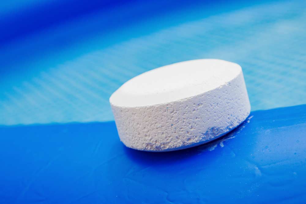 Comment nettoyer une piscine : pastilles de chlore