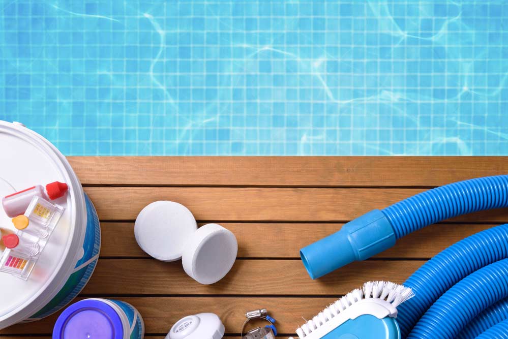 Comment nettoyer une piscine : matériaux nécessaires